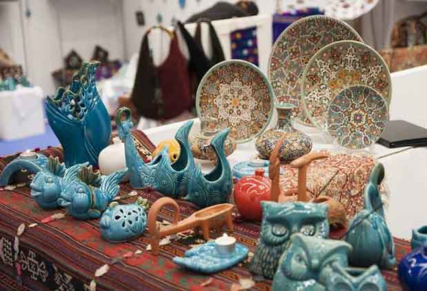 این بلاگ پست به بررسی نقش و اهمیت استارتاپ‌های صنایع‌دستی و تبیین چگونگی ادغام هنر سنتی با فناوری مدرن در این استارتاپ‌ها می‌پردازد.